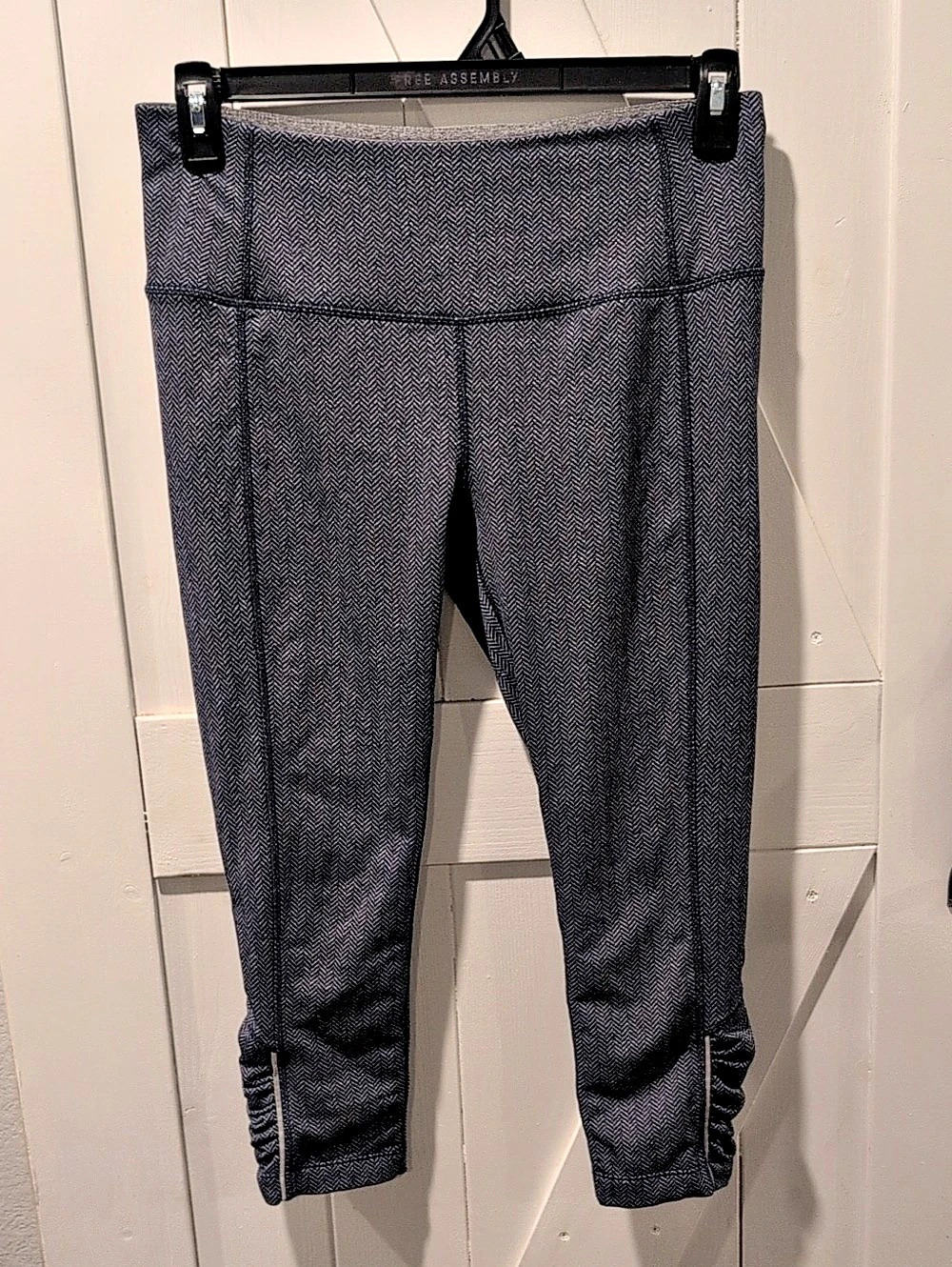 Mondetta Medium Blue Gray Herringbone Capri Leggings Yoga Activewear Pants